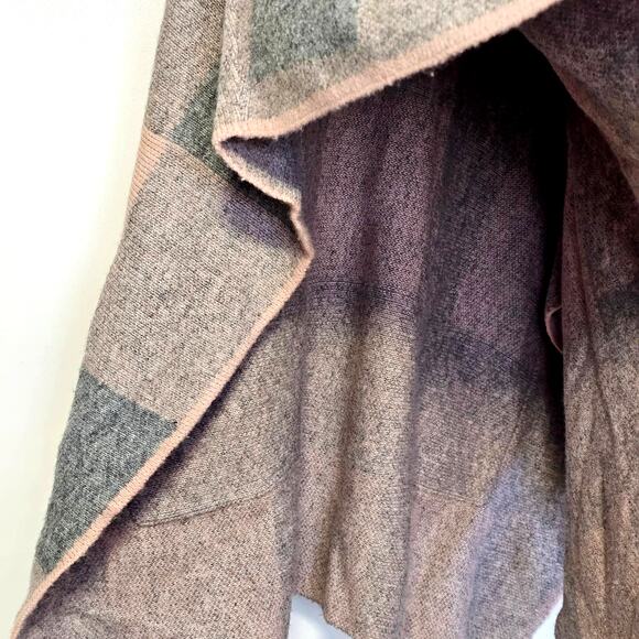 Cozy Anthropologie Poncho Sweater Open Sides - Pink & Gray Colorblock Plaid M/L - Picture 7 of 10